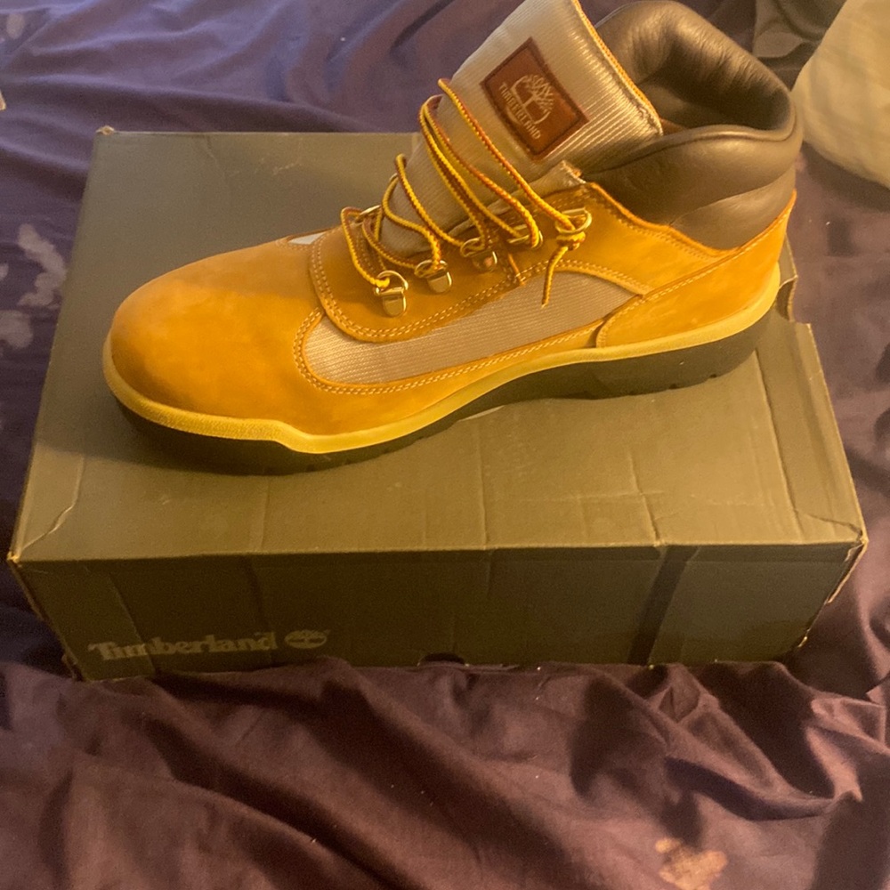 Timberland never worn field boot wp L/F mid boot wheat nubuck